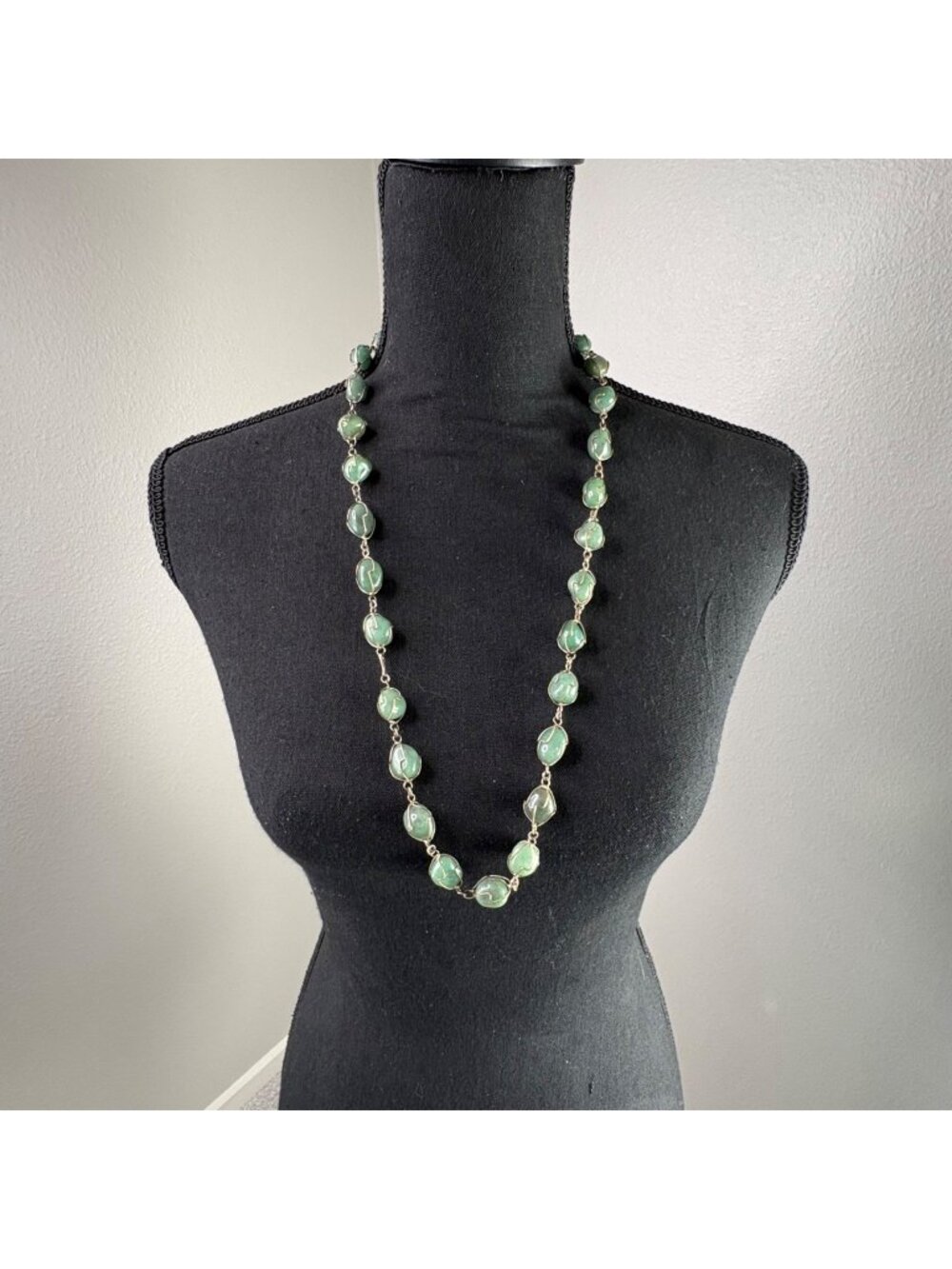 Vintage Jade Necklace Gold Tone Wire Wrap Serpentine Green Good